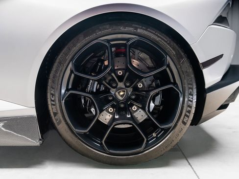 Used 2015 Lamborghini Huracan LP 610-4 image 37