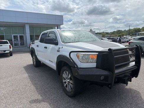 Used 2012 Toyota Tundra 4x4 CrewMax w/ SR5 Pkg image 3