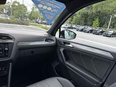 Used 2023 Volkswagen Tiguan SE R-Line image 15