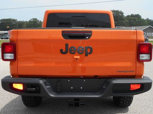 New 2025 Jeep Gladiator Sport image 31