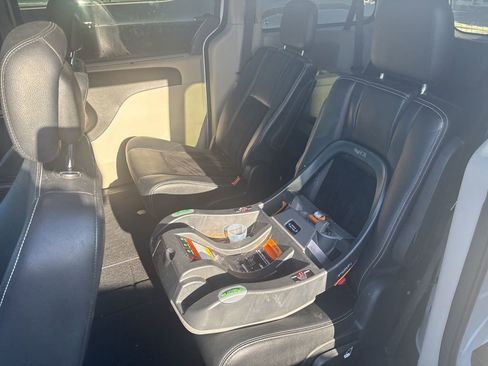 Used 2018 Dodge Grand Caravan SXT w/ Driver Convenience Group image 5