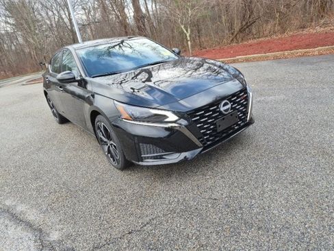 New 2025 Nissan Altima 2.5 SR image 4