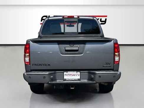 Used 2021 Nissan Frontier SV w/ Midnight Edition Floor Mats RWD image 6