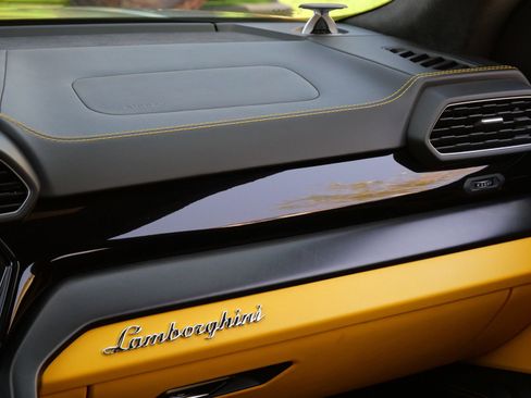 Used 2022 Lamborghini Urus AWD/4WD image 20