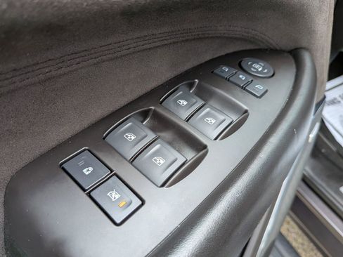 Used 2017 Cadillac Escalade Platinum AWD/4WD image 29