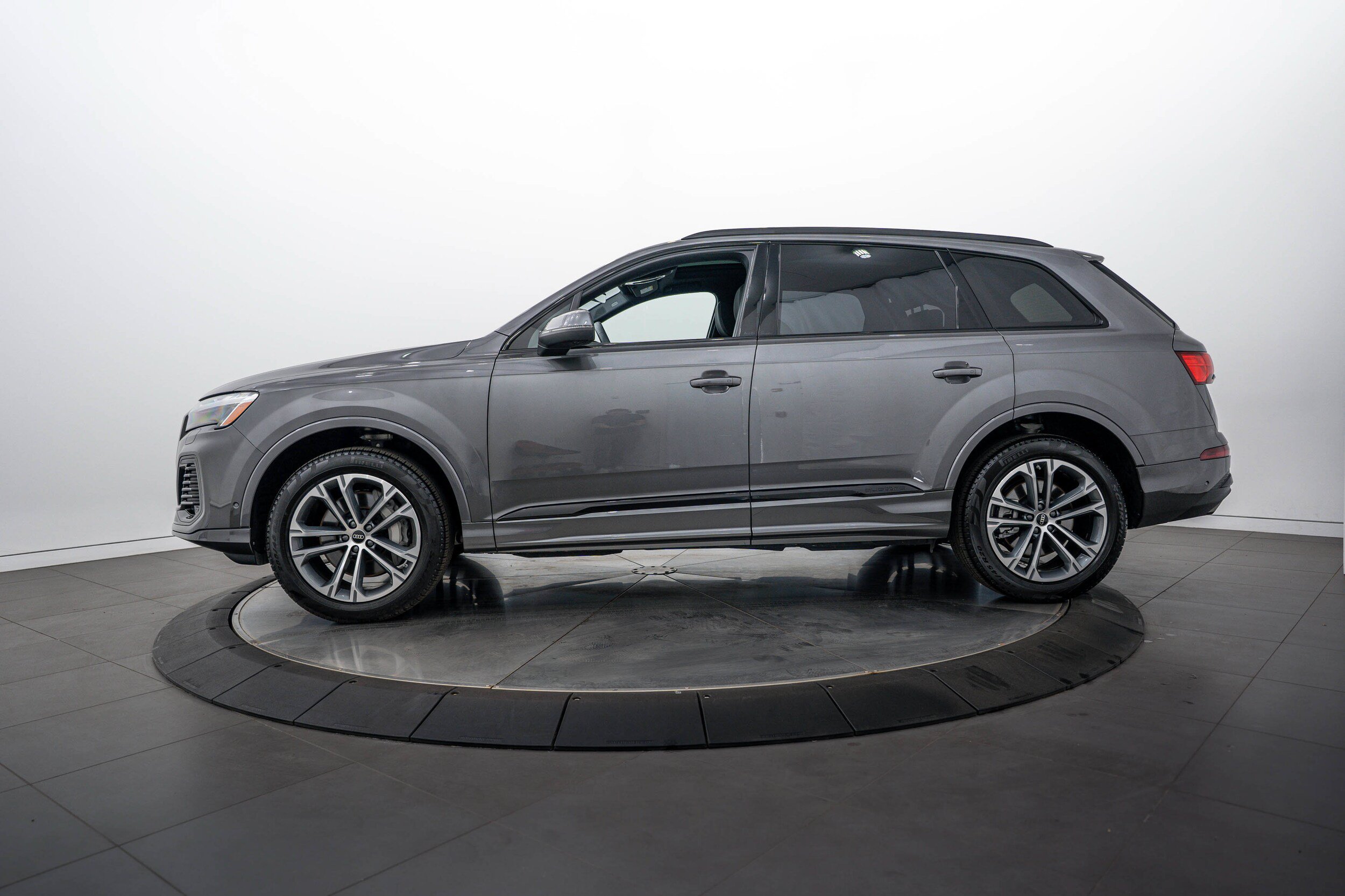 Used 2026 Audi Q7 2.0T Premium Plus w/ Premium Plus Package AWD/4WD image 6