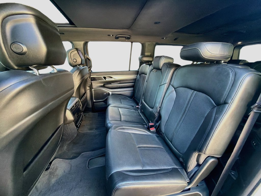 Used 2023 Jeep Wagoneer L Series II AWD/4WD image 26