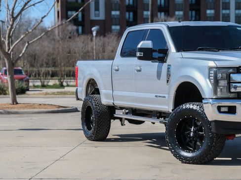 Used 2017 Ford F250 Lariat w/ Lariat Value Package AWD/4WD image 2