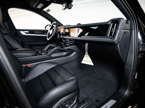 New 2026 Porsche Cayenne E-Hybrid Coupe AWD/4WD image 28