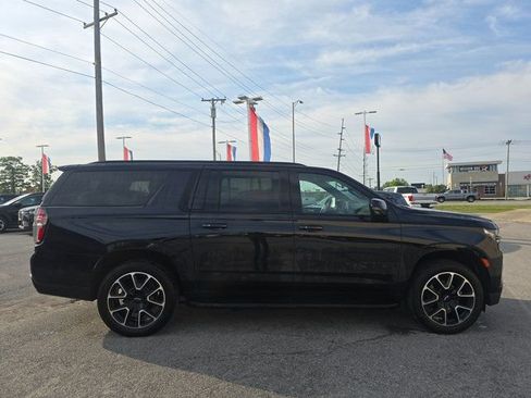 Used 2022 Chevrolet Suburban RST w/ Luxury Package image 4