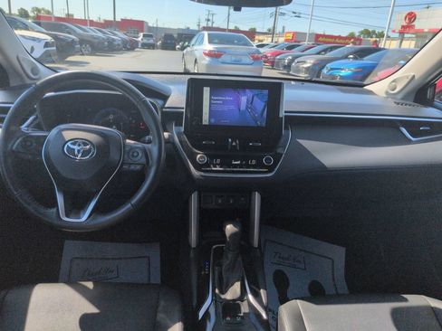 Used 2024 Toyota Corolla Cross XLE AWD/4WD image 12