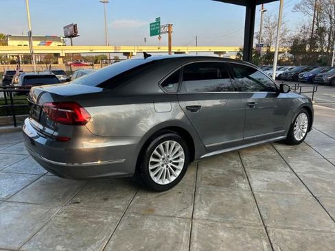 Used 2017 Volkswagen Passat 1.8T SE image 4