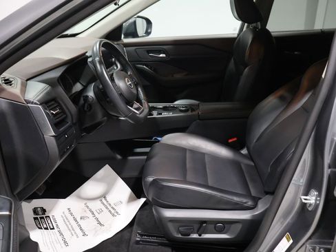 Used 2023 Nissan Rogue SV w/ SV Premium B Package image 10