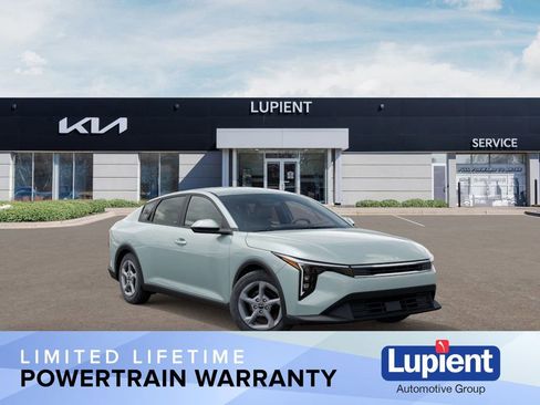 New 2025 Kia K4 LXS image 1
