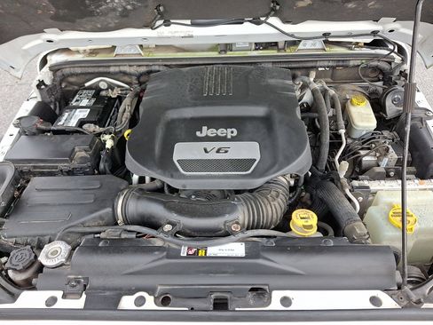 Used 2016 Jeep Wrangler Unlimited Rubicon image 26