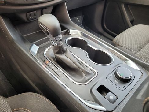 Used 2021 Chevrolet Traverse LT FWD image 21