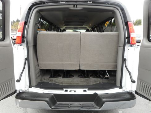 Used 2016 Chevrolet Express 3500 LT w/ LT Preferred Equipment Group image 16