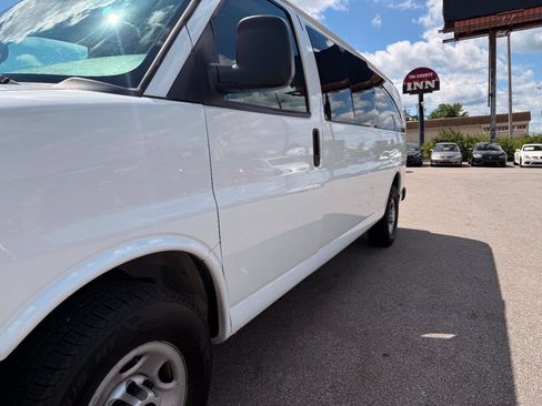 Used 2017 GMC Savana 3500 LS RWD image 16