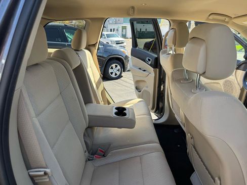 Used 2020 Jeep Grand Cherokee Laredo w/ 18" Wheel & 8.4" Radio Group AWD/4WD image 25