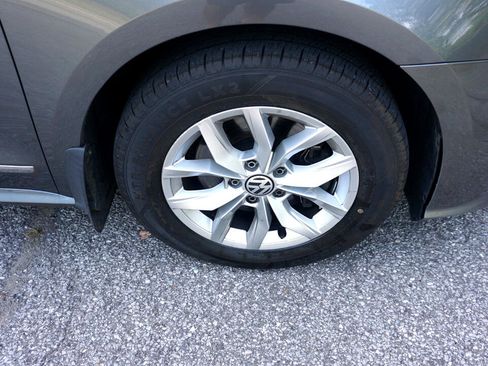 Used 2017 Volkswagen Passat 1.8T S image 12