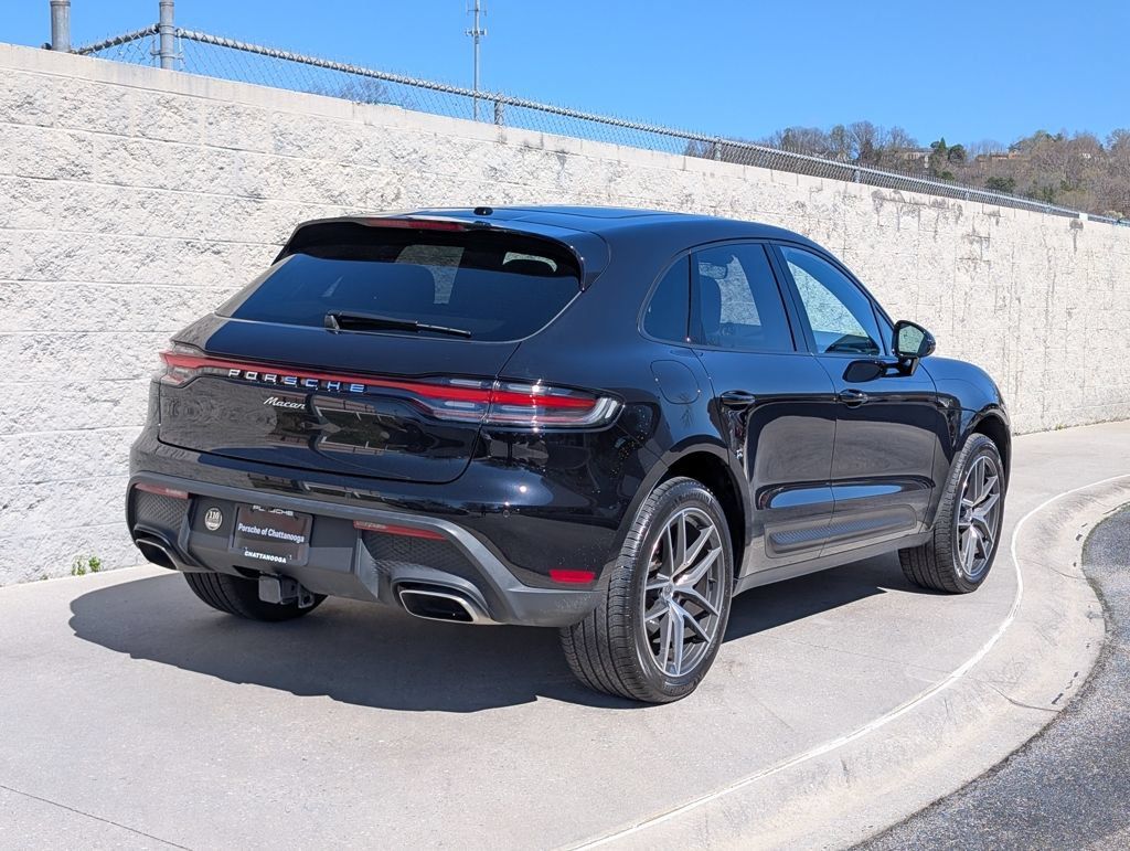 Certified 2025 Porsche Macan AWD/4WD image 7