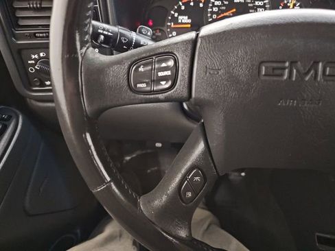 Used 2004 GMC Sierra 2500 SLT w/ Heavy-Duty Power Package image 18