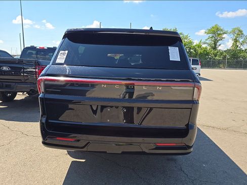 Used 2025 Lincoln Navigator L Reserve AWD/4WD image 8