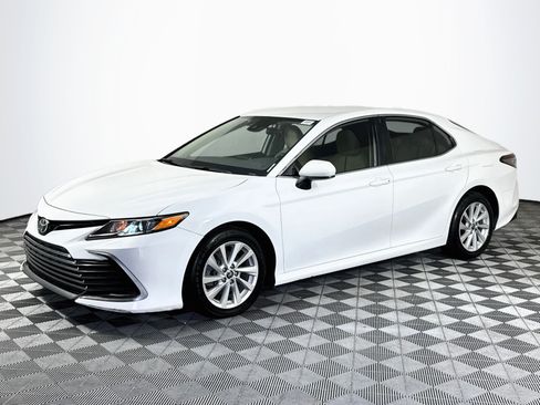 Used 2021 Toyota Camry LE FWD image 4