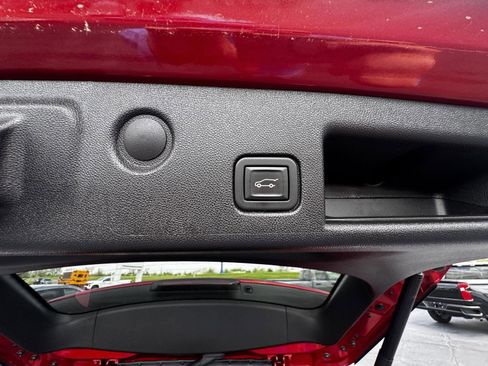 Used 2024 Chevrolet Equinox Premier AWD/4WD image 13