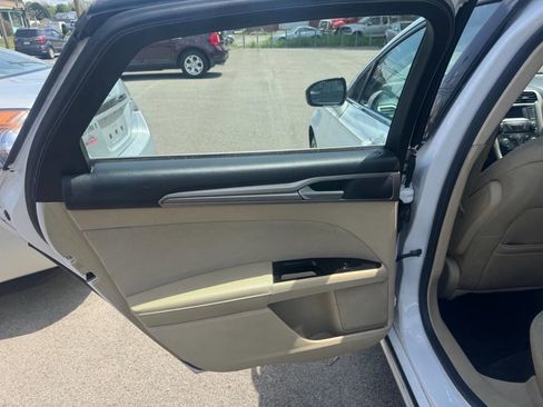 Used 2013 Ford Fusion SE FWD image 13