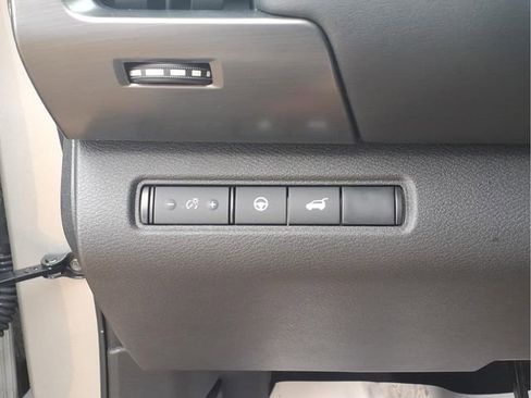 Used 2025 Nissan Pathfinder SL AWD/4WD image 14