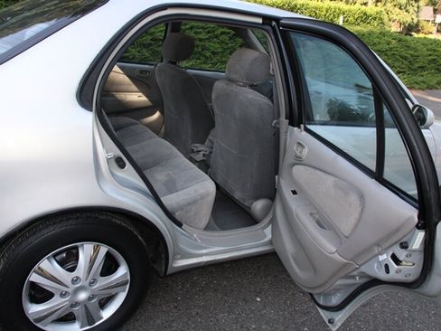 Used 2002 Toyota Corolla LE FWD image 6