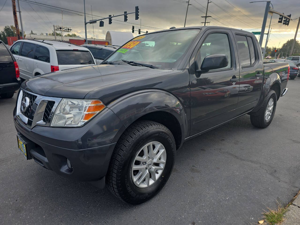 Used 2015 Nissan Frontier SV w/ SV Value Truck Package RWD image 3