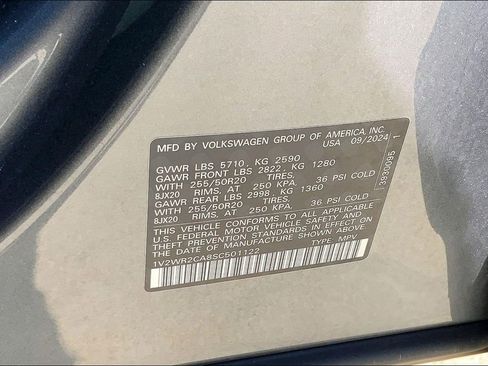 Certified 2025 Volkswagen Atlas SE FWD image 34