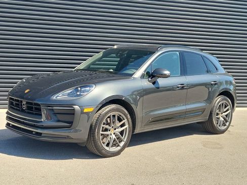 Certified 2025 Porsche Macan AWD/4WD image 1