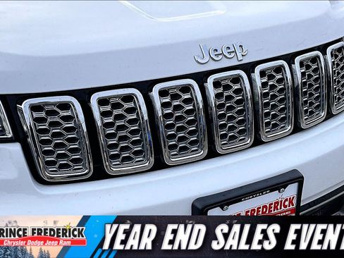Used 2020 Jeep Grand Cherokee Limited image 25