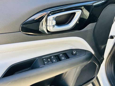 Used 2022 Jeep Compass Limited image 10