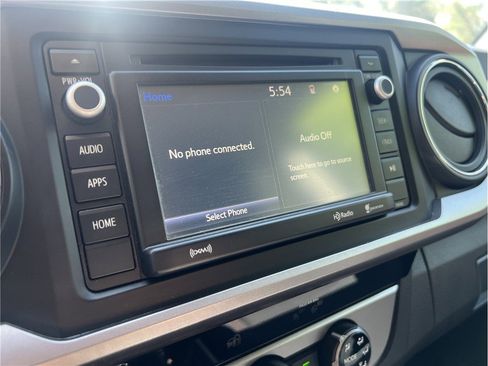 Used 2018 Toyota Tacoma SR5 RWD image 17