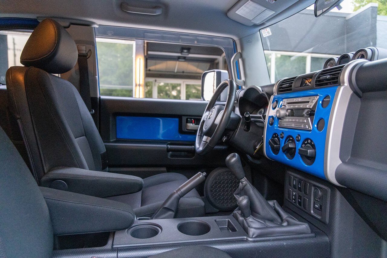 Used 2007 Toyota FJ Cruiser 4WD w/ Upgrade Pkg 1 image 5