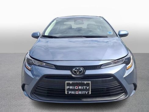 Used 2025 Toyota Corolla LE FWD image 2