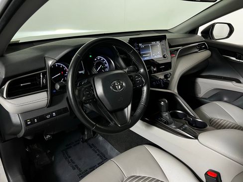 Used 2024 Toyota Camry SE image 12
