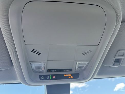 Used 2023 Chevrolet Equinox LS image 16