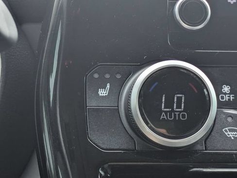 Used 2024 Toyota Highlander XLE FWD image 34