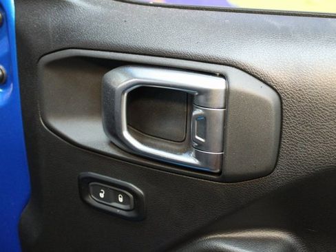 Used 2024 Jeep Wrangler Sport image 9