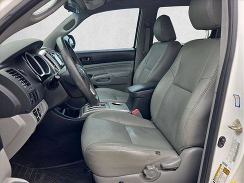 Used 2014 Toyota Tacoma PreRunner w/ SR5 Package image 14