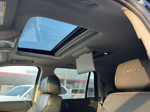 Used 2019 GMC Yukon Denali w/ Denali Ultimate Package image 28