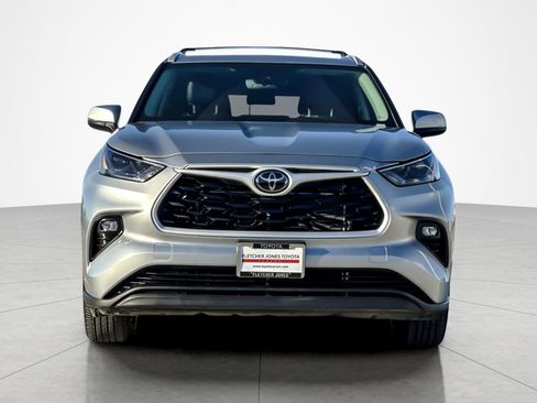 Certified 2024 Toyota Highlander XLE image 8