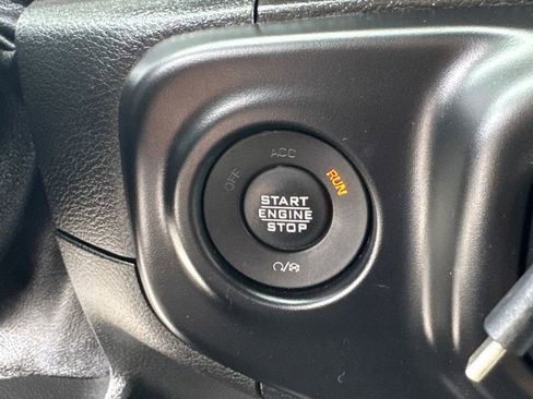 Used 2021 Jeep Wrangler Unlimited Sahara AWD/4WD image 31