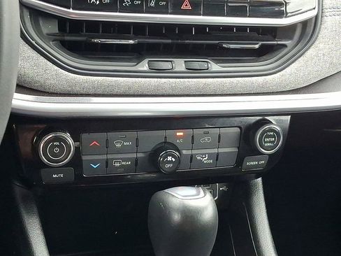 Used 2022 Jeep Compass Latitude image 18