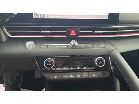 Used 2025 Hyundai Elantra SEL FWD image 17